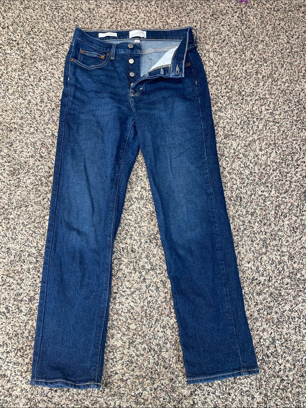 Universal Thread Woman’s Mid Rise 80’s Slim Straight Leg Dark Blue Denim Jeans